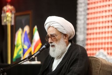 استاد حوزه: با حفظ انسجام، شکست‌ناپذیر خواهیم بود