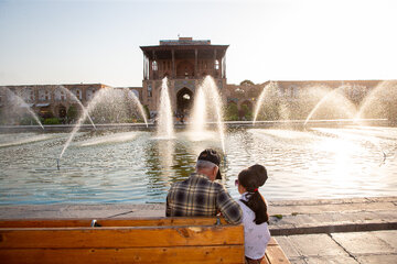 اصفهان در مدار ۴۷ درجه