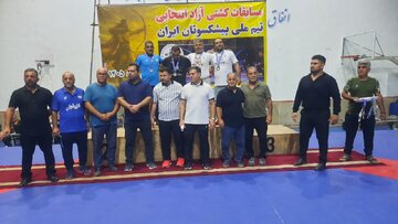 مازندران، قهرمان مسابقات کشتی آزاد پیشکسوتان کشور شد