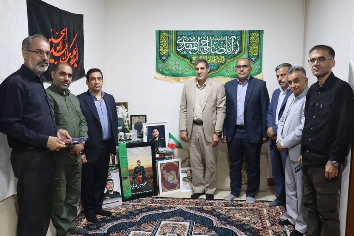 دیدار جمعی از مدیران ورزش خوزستان با خانواده دو شهید شاخص ورزشکار در اندیمشک