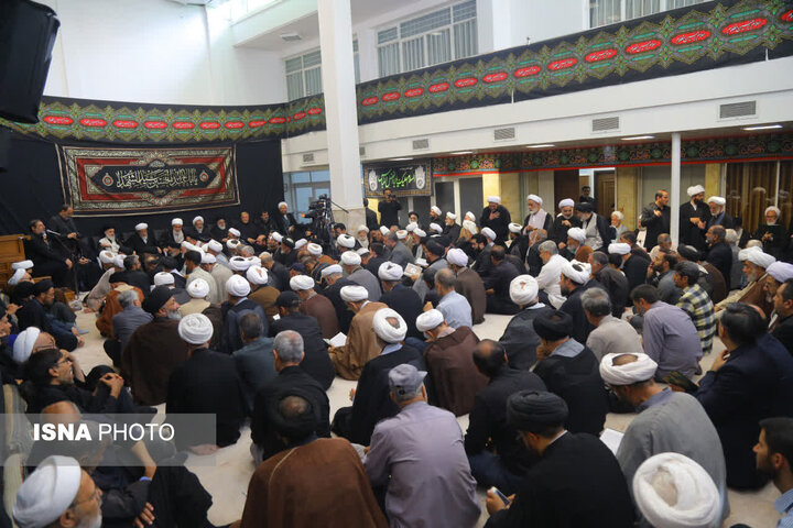مراسم بزرگداشت رهبر شهید از سوی آیت‌الله نوری همدانی در قم برگزار شد