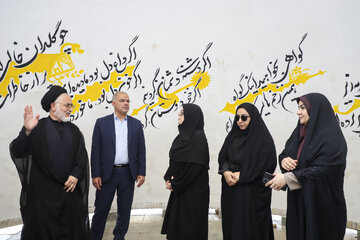 حضور در آرامگاه و ادای احترام به شاعر فرهیخته قیصر امین‌پور در حاشیه سفر فاطمه مهاجرانی، سخنگوی دولت به خوزستان