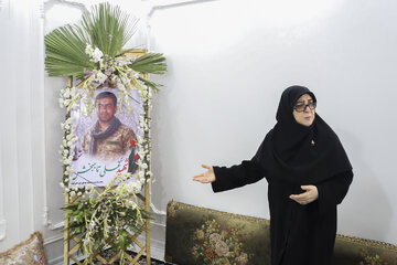 حضور در منزل شهیدان والامقام تاجبخش در سفر فاطمه مهاجرانی، سخنگوی دولت به خوزستان