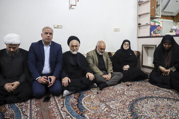حضور در منزل شهیدان والامقام سردارپور در سفر فاطمه مهاجرانی، سخنگوی دولت به خوزستان