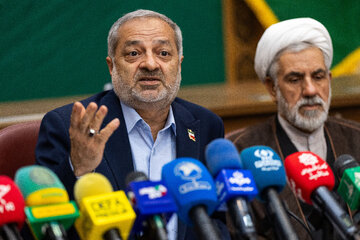 علیرضا کاظمی، وزیر آموزش و پرورش در نخستین جلسه ستاد مرکزی بزرگداشت دولتمردان شهید