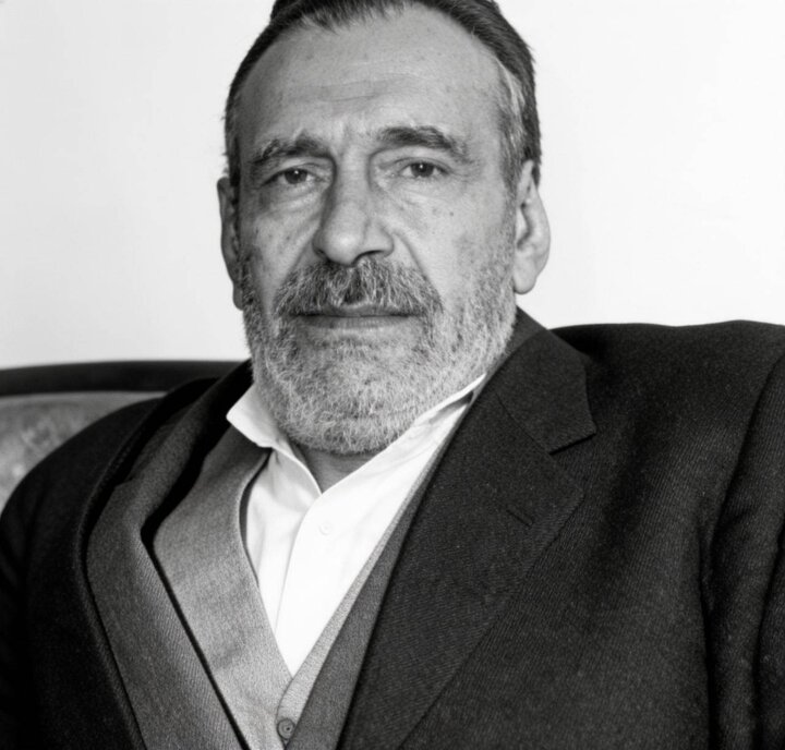 دکتری نداشت اما کسی بدون امضاء و تایید او کسی دکتری نمی گرفت