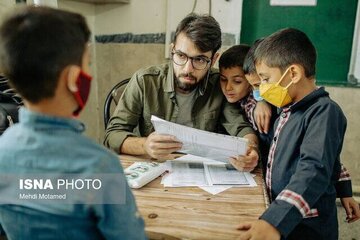 طراحی کتابچه‌های مکمل زبان‌آموزی برای کلاس اول در خوزستان 