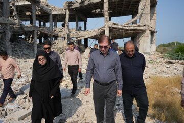 مهاجرانی: بازسازی مناطق جنگ‌زده بر اساس اولویت و منابع مالی کشور انجام می‌شود