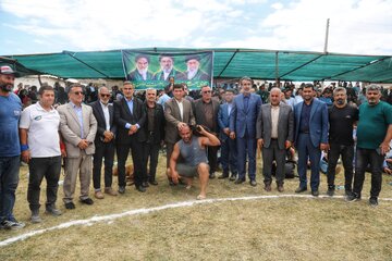 مسابقات کشتی سنتی لوچو در روستای کوهستانی امامزاده حسن- سوادکوه