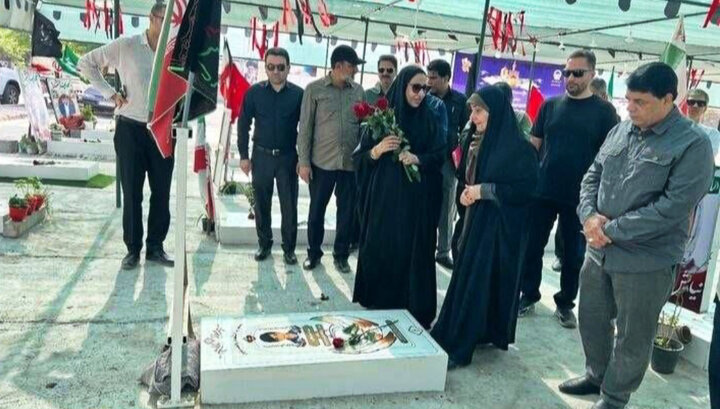وزیر راه و شهرسازی به شهدای مدارس میناب ادای احترام کرد