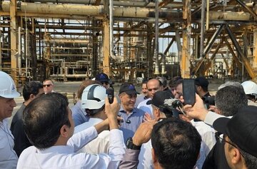 بازدید معاون اجرایی رئیس‌جمهوری از مجتمع گاز پارس جنوبی