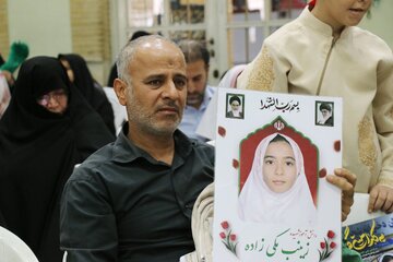 حضور خانواده شهید زینب مکی زاده در حسینیه امام خمینی همدان 
