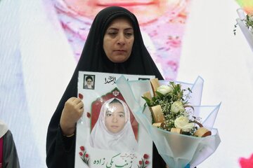 حضور خانواده شهید زینب مکی زاده در حسینیه امام خمینی همدان 
