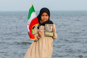 زنجیره انسانی در کنار خلیج فارس - بندرعباس