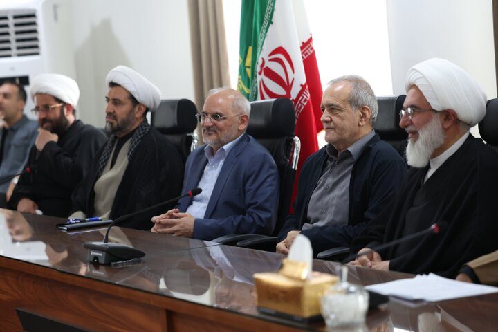 پزشکیان: تقویت نقش مساجد در حکمرانی محلی از مهم‌ترین الزامات عبور از ناترازی‌هاست