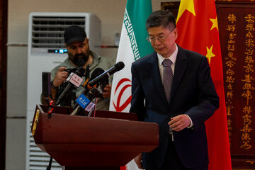 زونگ پی وو سفیر پکن در تهران در مراسم نود و نهمین سالگرد تاسیس ارتش آزادی بخش چین
