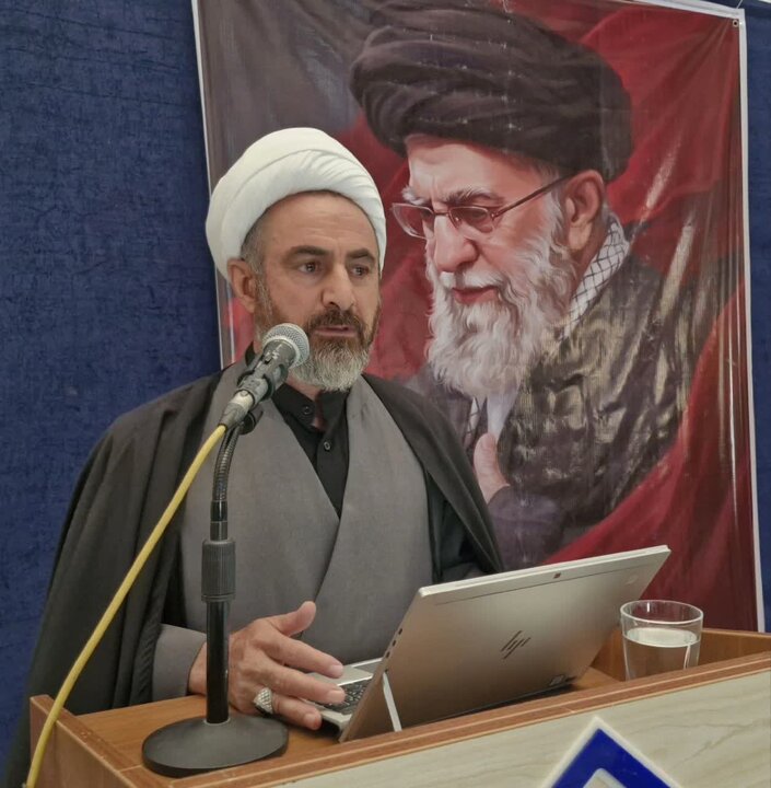 امام جمعه ایلام: حکمرانی رهبر شهید مبتنی بر دانش و آینده‌نگری بود