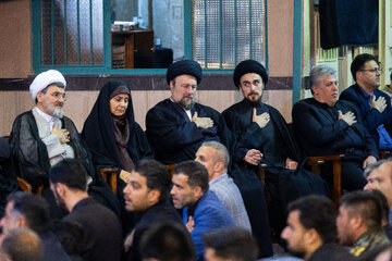 مراسم بزرگداشت رهبر شهید در حسینیه جماران