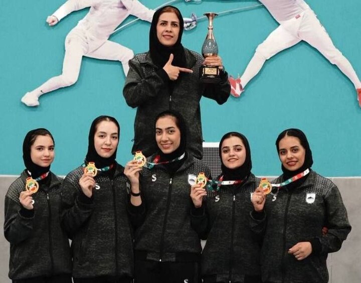 قهرمانی دختران فلوریست چادرملو اردکان در لیگ برتر شمشیربازی بانوان
