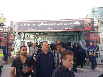 تردد بیش از ۵۱ هزار زائر از مرز مهران در یک روز/ آماده‌باش ۷۰ ایستگاه راهداری