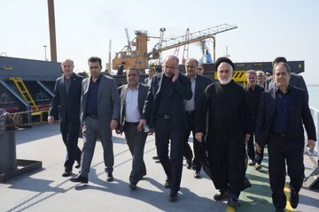 اقدامات بنادر خوزستان در تخلیه و خروج کالاهای اساسی قابل تقدیر است 