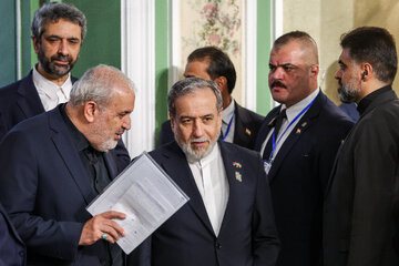عباس عراقچی، وزیر امور خارجه در امضای اسناد همکاری دوجانبه بین جمهوری اسلامی ایران و عراق