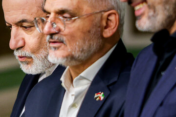 عباس عراقچی، وزیر امور خارجه در امضای اسناد همکاری دوجانبه بین جمهوری اسلامی ایران و عراق