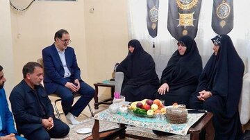 دیدار رئیس بنیاد شهید با خانواده شهید سردار علیرضا تنگسیری