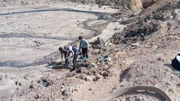 نمونه‌برداری محیط زیست از خاک مرکز دفن زباله البرز