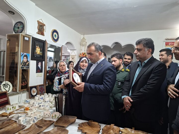 نمایشگاه هفته ملی مهارت در روستای اسرم افتتاح شد