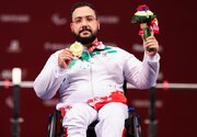 وزنه زدن قهرمان پارالمپیک بر روی تخت بیمارستان