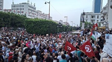 اعتراض مردم تونس علیه رئیس جمهور کشورشان