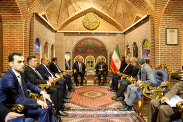 دیدار سیدعباس صالحی وزیر فرهنگ و ارشاد اسلامی با عیسی حبیب بیگ رئیس آکادمی علوم جمهوری آذربایجان در سفر به اردبیل