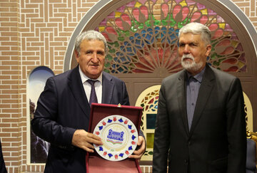 دیدار سیدعباس صالحی وزیر فرهنگ و ارشاد اسلامی با عیسی حبیب بیگ رئیس آکادمی علوم جمهوری آذربایجان در سفر به اردبیل