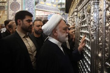 رئیس قوه قضاییه بارگاه مطهر کریمه اهل بیت (ع) را زیارت کرد