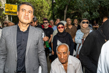 در حاشیه تشییع پیکر زنده یاد «اکبر عبدی»