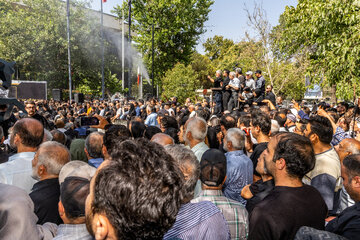 در حاشیه تشییع پیکر زنده یاد «اکبر عبدی»