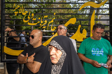 در حاشیه تشییع پیکر زنده یاد «اکبر عبدی»