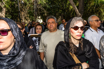 در حاشیه تشییع پیکر زنده یاد «اکبر عبدی»