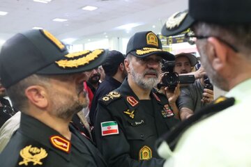 زائران از همه مرزها برای بازگشت استفاده کنید