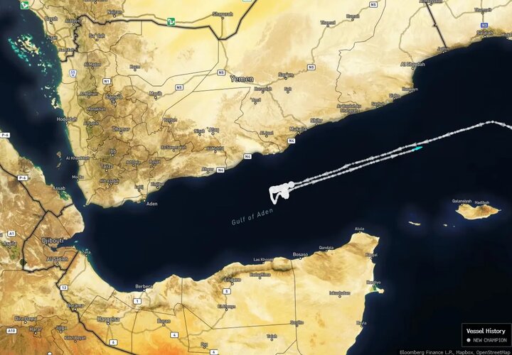 قطع سفر یک ابرنفتکش در خلیج عدن همزمان با قطع پوشش بیمه دریایی برای عربستان