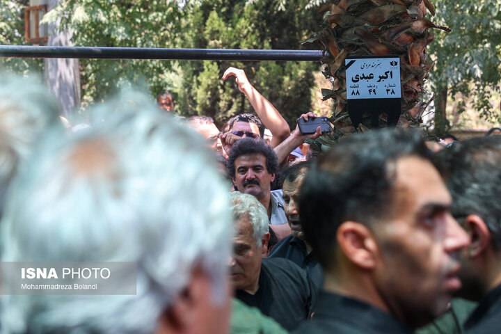 گزارشی از خاکسپاری اکبر عبدی در قطعه هنرمندان