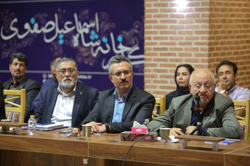 محمدجواد حق شناس عضو شورای راهبردی میراث فرهنگی کشور، امین قلی‌زاد معاون پژوهش و فناوری و محمد انوار رئیس موزه تاریخ علوم دانشگاه محقق اردبیلی در شب صفویه(شیخ ارشاد) در اردبیل