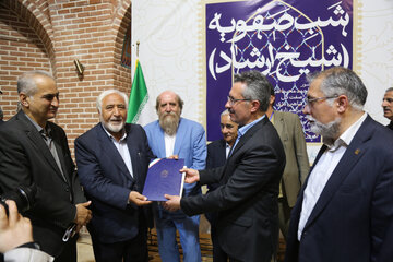 تبادل اسناد و کتب دانشگاه محقق اردبیلی و بنیاد دایره المعارف و مرکز اسناد استان اردبیل در شب صفویه(شیخ ارشاد) در اردبیل