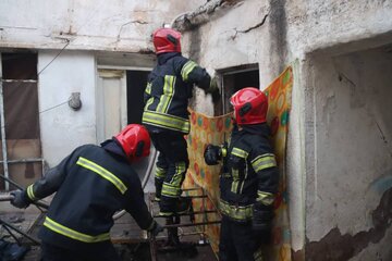 مهار آتش‌سوزی ۳ منزل مسکونی در بلوار سیبویه شیراز