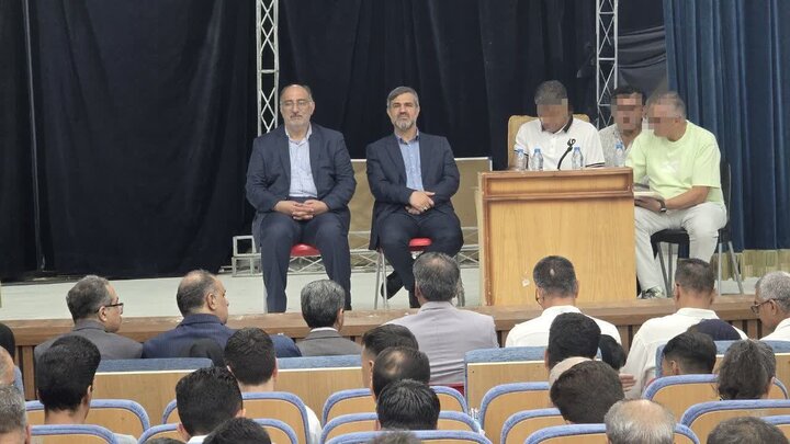 دادستان کرمان پای صحبت اعضای انجمن معتادان گمنام نشست