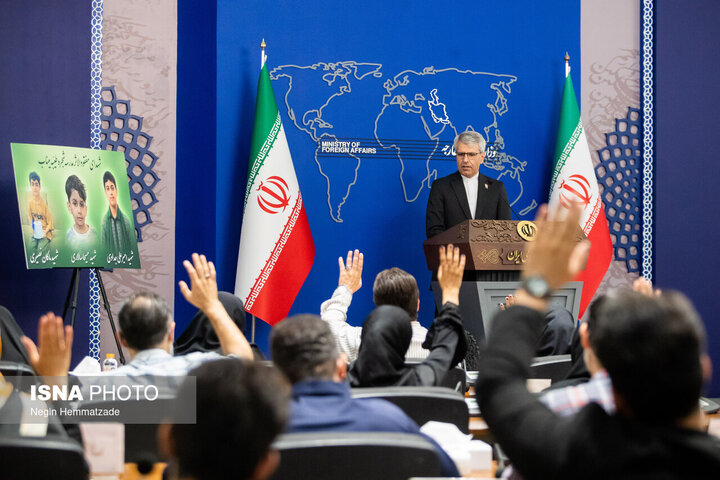 بقایی: فرض ما بر اسارت خلبانان است/دو دیپلمات فرانسوی ایران را ترک کردند