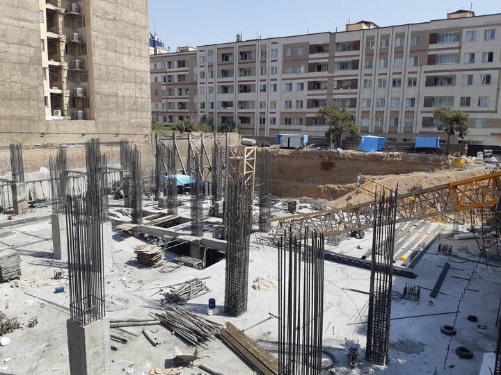سقوط جرثقیل در خیابان پیامبر و آسیب به چندواحد مسکونی و خودرو