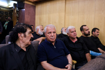 علی پروین در مراسم ختم زنده یاد «اکبر عبدی»