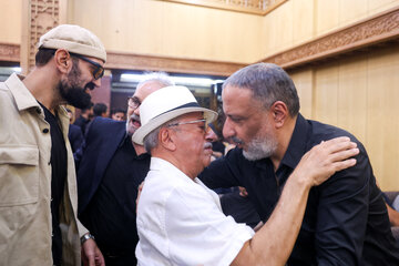 امیر جعفری و علیرضا خمسه در مراسم ختم زنده یاد «اکبر عبدی»
